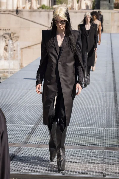 Look 11